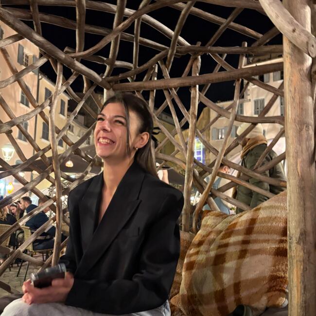 Babysitter in Saint-Rémy-de-Provence: Jenny