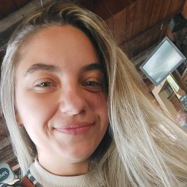 Babysitter in Mont-de-Marsan: Marion