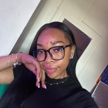 Babysitter in Philadelphia: Miniya