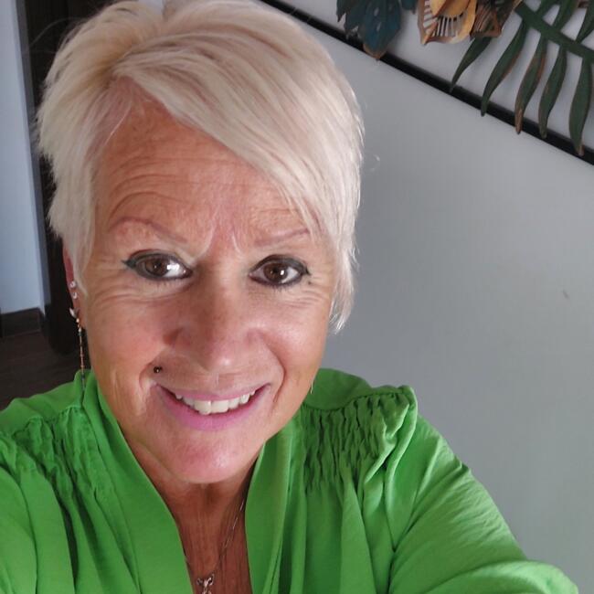 Babysitter in Nivelles: Dominique