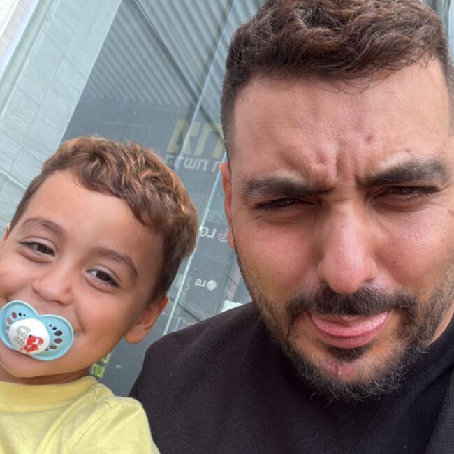 משרת בייביסיטר ב- יבנה: חיים חי