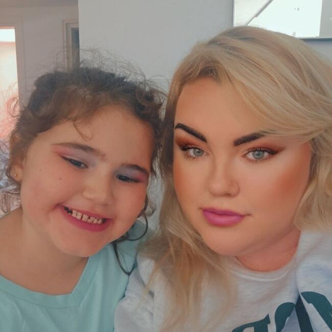 משרת בייביסיטר ב- טירת כרמל: אלחנן