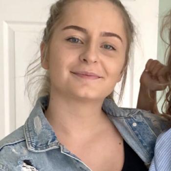 Babysitter Edgware: Emily