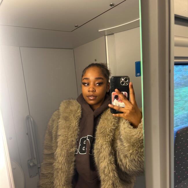 Babysitter in Denderleeuw: Felicia