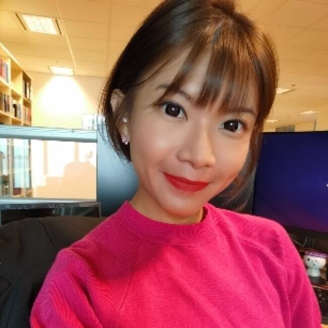 Babysitter in Singapore: Regina