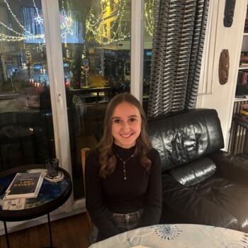 Babysitter in Lorient: Chloe