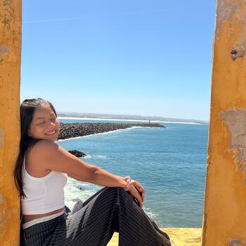 Babysitter in Porto: Krysteen Intriago
