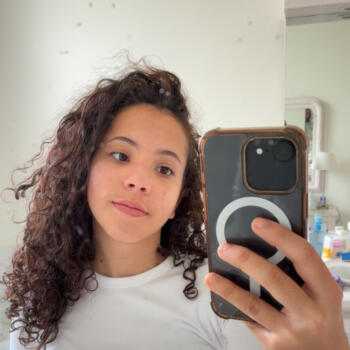 Babysitter in Saint-Maur-des-Fossés: Mina