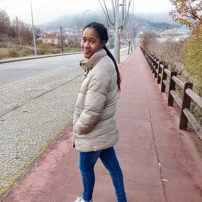 Trabalho de babysitting em Vila Nova de Gaia: Diná