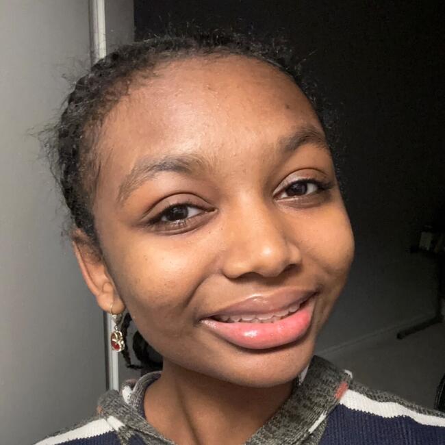 Babysitter in Lyon: Sarauniya