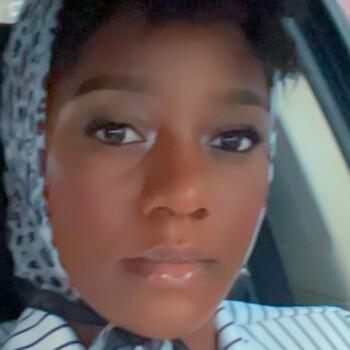 جليسة أطفال في دبي: Viola