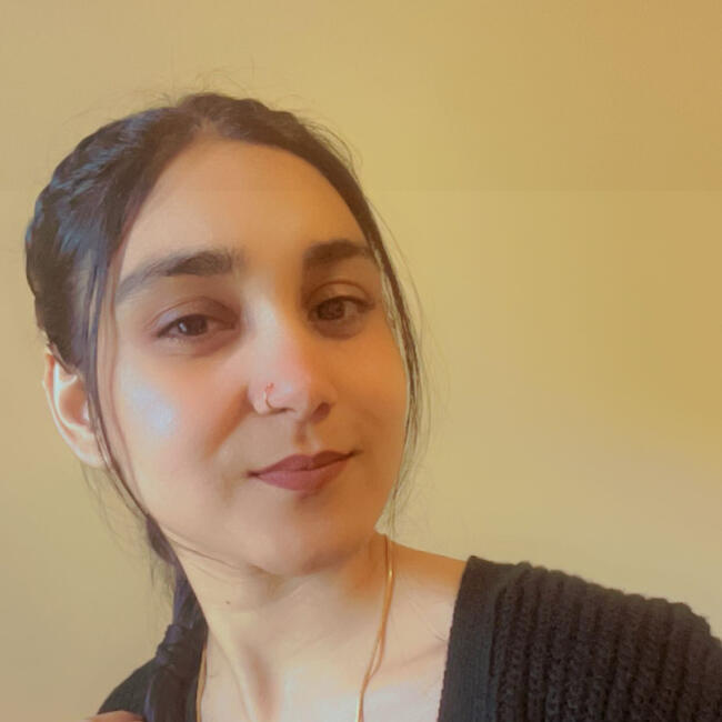 Babysitter in Dartmouth: Avneet