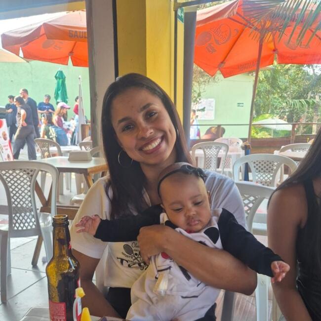 Emprego de babá em Cotia: Elaine