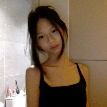 Babysitter in Puchong Batu Dua Belas: Chen Yu