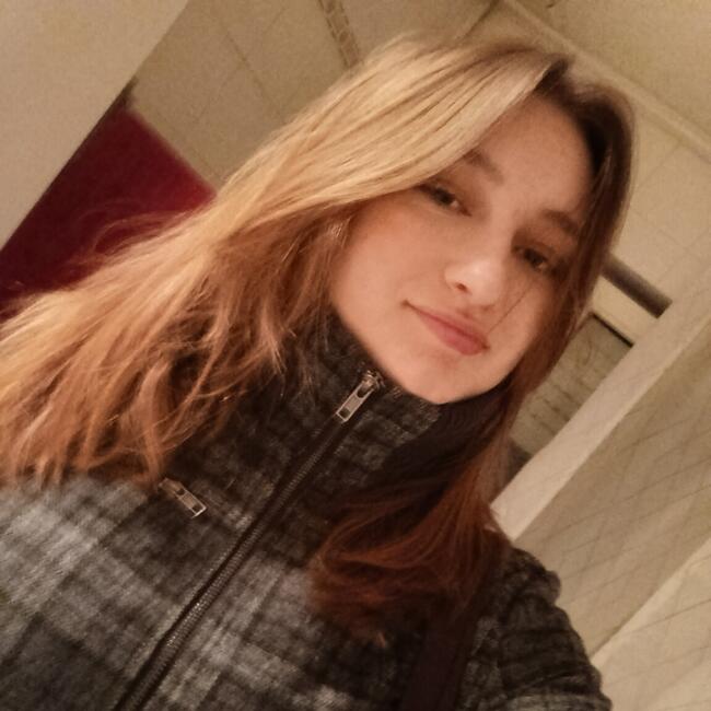 Babysitter in Karlsfeld: Laura