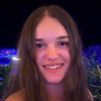 Babysitter in Budapest: Vivien