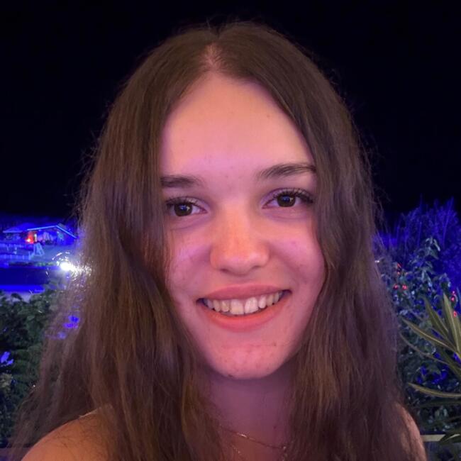 Babysitter in Budapest: Vivien