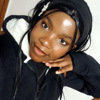 Babysitter Winnipeg: Sheyy