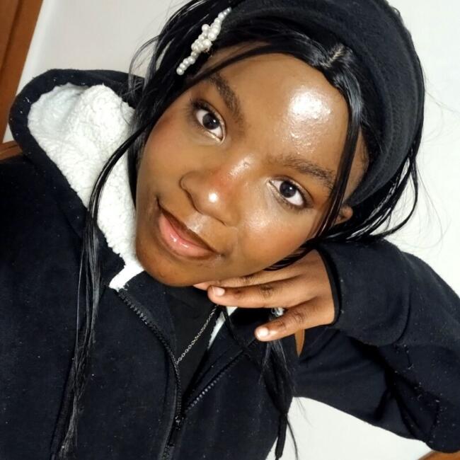 Babysitter in Winnipeg: Sheyy