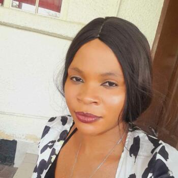 جليسة أطفال دبي: Eunice Odumo