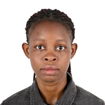 جليسة أطفال Jazīrat Abū Z̧aby: Nakamenya