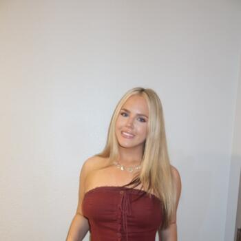 Babysitter in Lawrence: Addison