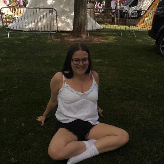 Baby-sitter in Calgary: Katie