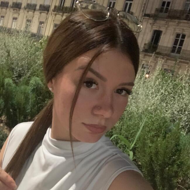 Babysitter in Dreux: Lola