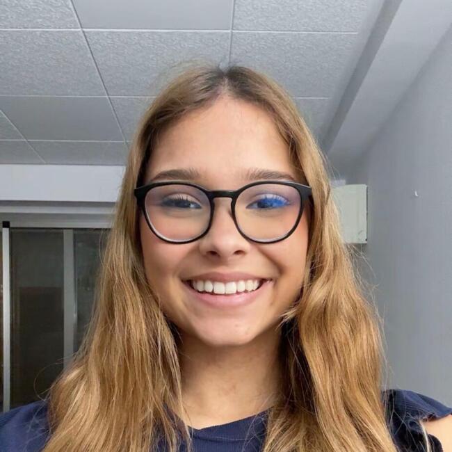Canguro en Manises: Yasmin
