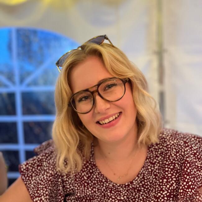 Babysitter in Gonneville-sur-Mer: Laura