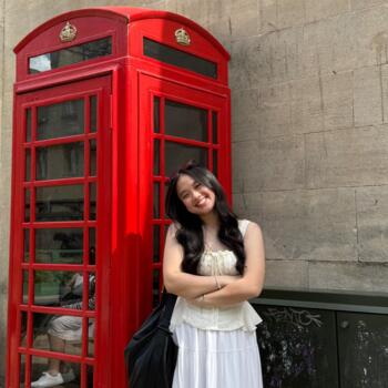 Babysitter in Singapore: Julia