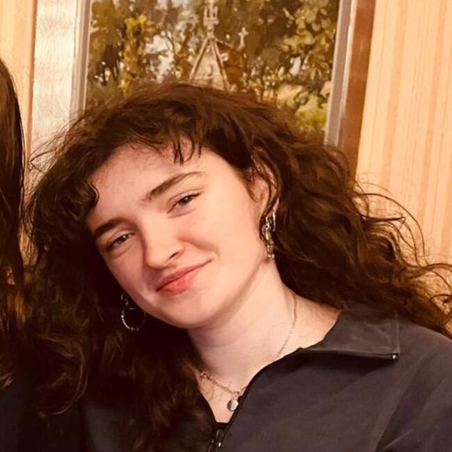 Babysitter in Paris: Cleo