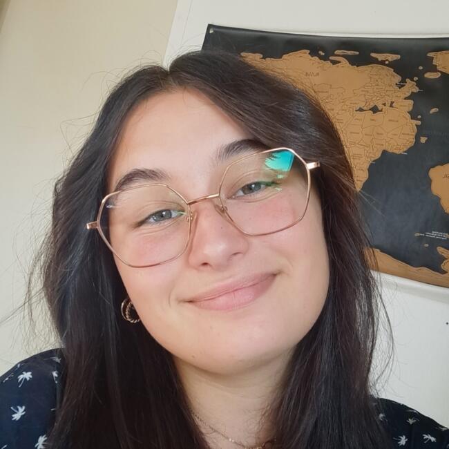 Babysitter in Clermont-Ferrand: Lola