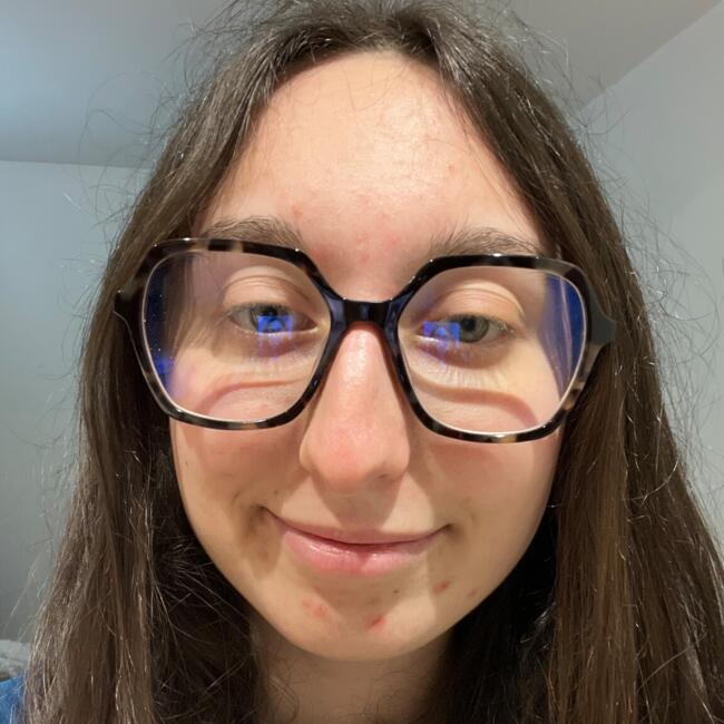 Babysitter in La Rochelle: Zoé