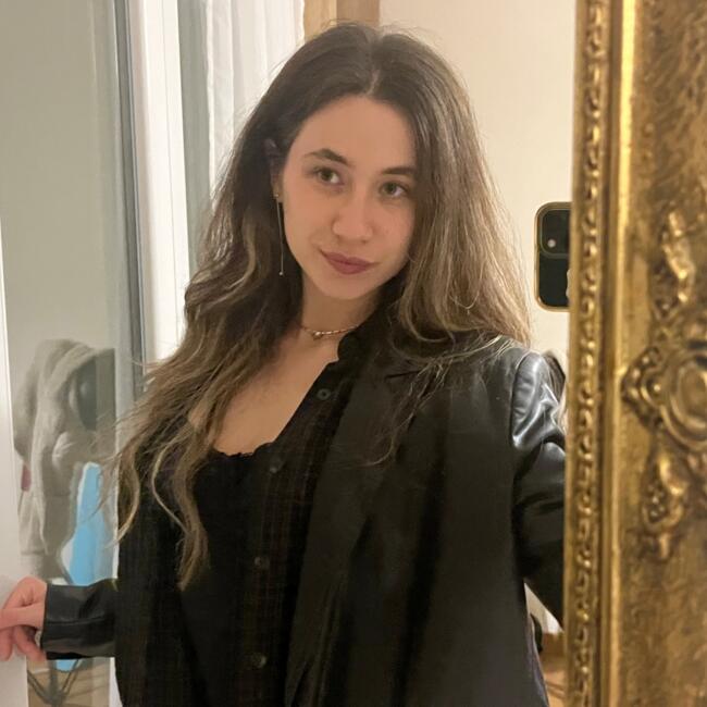 Babysitter in Athens: Regina