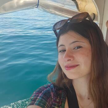 Babysitter in Chicago: Laila