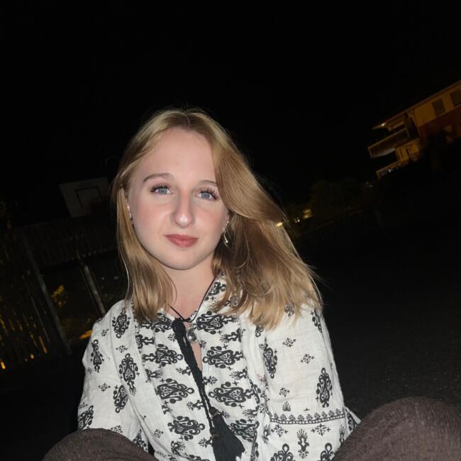 Babysitter in Bouliac: Lana