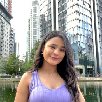 Babysitter London: Dimpal