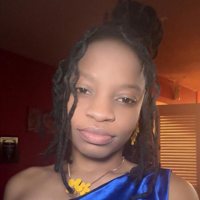 Babysitter in Borough of Queens: Nahomie