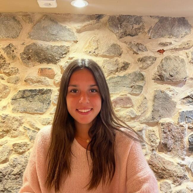 Babysitter in Sainte-Luce-sur-Loire: Eloïse