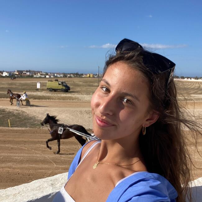 Babysitter in Cannes: Elise