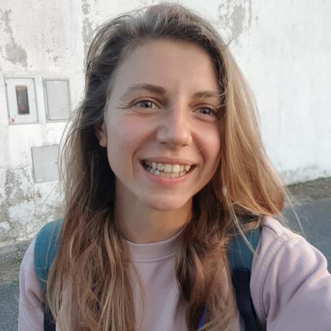 Babysitter in São João das Lampas: Devi