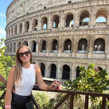 Babysitter in San Nicola la Strada: Vitalina