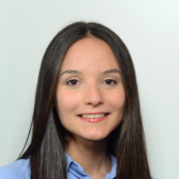 Babysitter in Paris: Maya