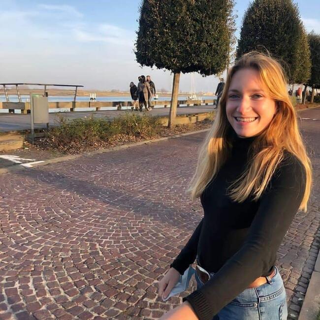 Babysitter in Wingene: Louana