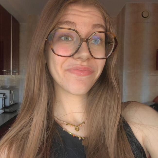Babysitter in Lyon: Emma