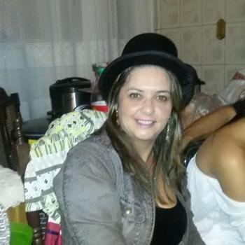 Babysitter in Juiz de Fora: Camila