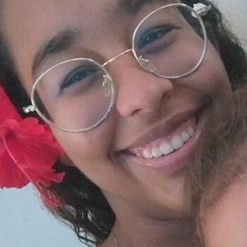Babysitter Maceió: Lavinya