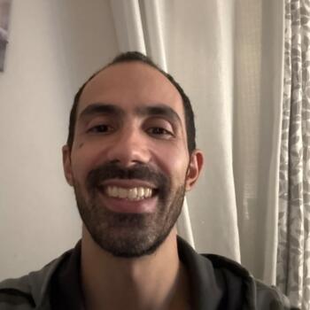 Δουλειά για babysitter στην περιοχή Γλυφάδα: δουλειά φύλαξης παιδιών Nikolaos