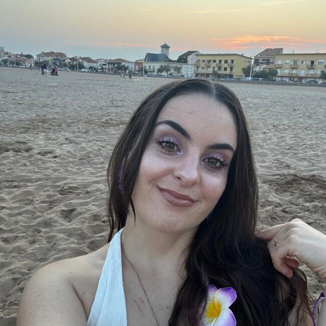 Babysitter in Morangis: Alyson